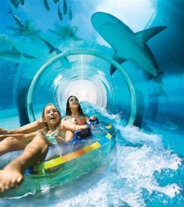 тоннель с акулами в Атлантисе